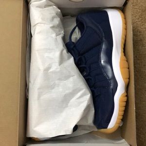 Size 6.5 Y Jordan retro 11 low 528896 405